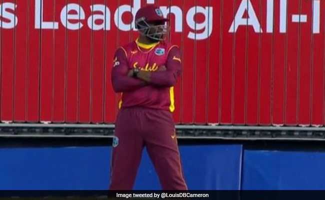 West Indies vs Australia मैच में पोलार्ड ने कर डाली ऐसी हरकत, फैन्स भी रह गए हैं दंग