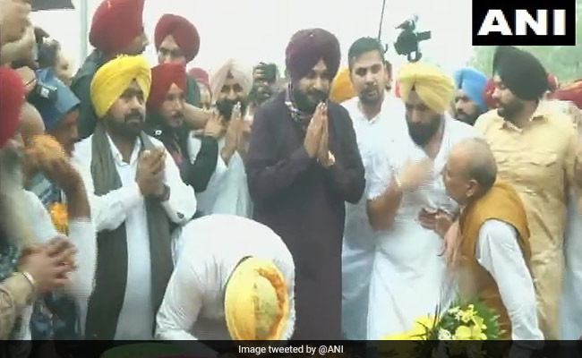 Navjot Sidhu Pays Tributes To Bhagat Singh At His Ancestral Village