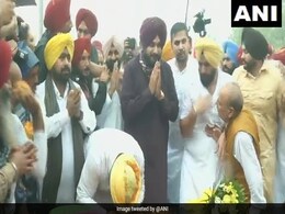 Navjot Sidhu Pays Tributes To Bhagat Singh At His Ancestral Village Navjot Sidhu Pays Tributes To Bhagat Singh At His Ancestral Village