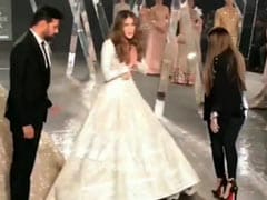 सारा अली खान के नमस्ते स्टाइल का कार्तिक आर्यन और इब्राहिम अली खान ने उड़ाया मजाक, करते दिखे नकल...देखें Video