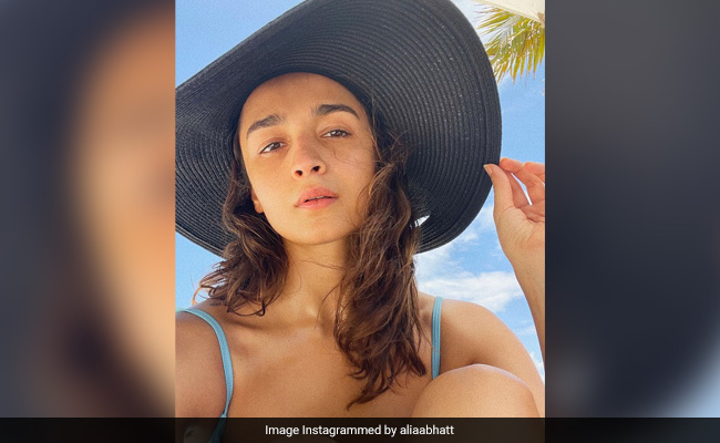Alia Bhatt "Shines" Bright Like The Sun In This Vacation Pic