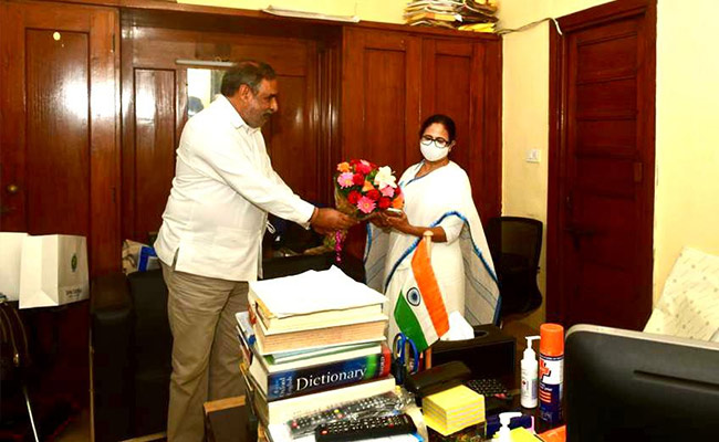 Mamata Banerjee Meets Kamal Nath, Anand Sharma In Delhi