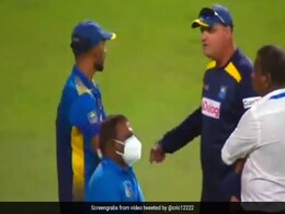 भारत से मिली हार से परेशान हो उठे श्रीलंकाई कोच, मैदान पर ही अपने खिलाड़ी से उलझे- Video भारत से मिली हार से परेशान हो उठे श्रीलंकाई कोच, मैदान पर ही अपने खिलाड़ी से उलझे- Video