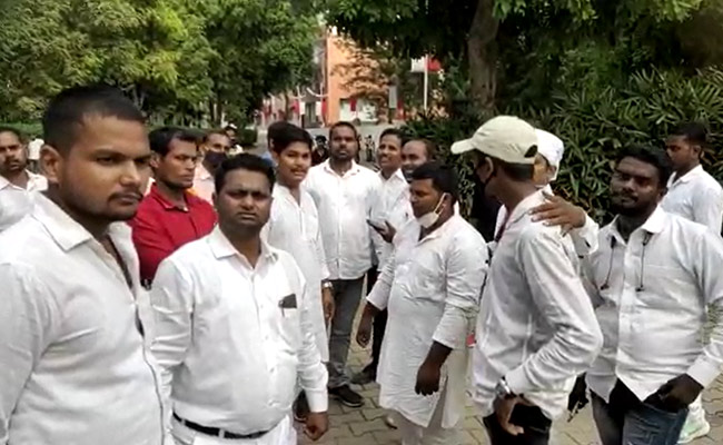 यूपी की सियासत में इंट्री से पहले ही बिहार की वीआईपी योगी सरकार के निशाने पर आई