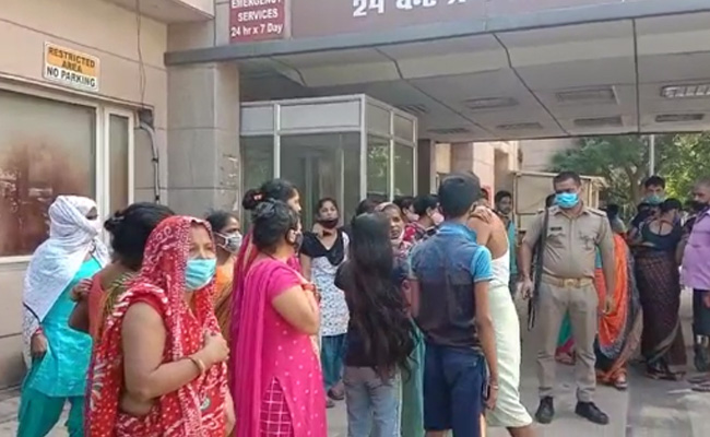 "सीवर में गिरी गेंद बनी काल", नोएडा में दो युवकों की मौत, 2 अन्य की हालत गंभीर