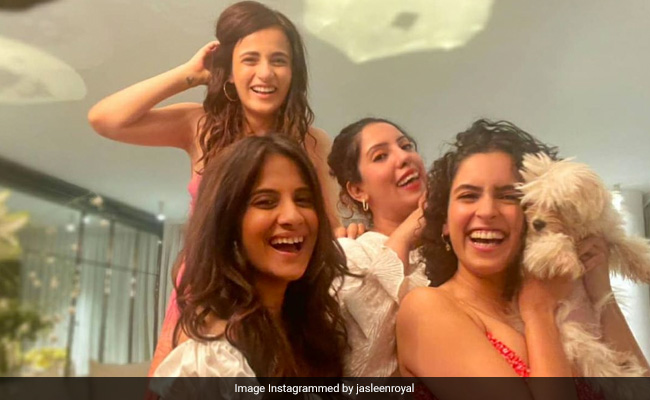 "Himesh Reshammiya Fans In The House": Radhika Madan And Sanya Malhotra's <I>Pataakha</I> Moves Set The Floor On Fire