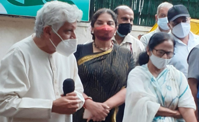 'खेला होबे' पर गाना बनाइए : 'बड़ी पारी' खेलने के लिए तैयार ममता बनर्जी ने जावेद अख्तर से कहा 