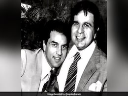 दिलीप कुमार के निधन पर भावुक हुए धर्मेंद्र, कहा- मेरी यादों में उनका दिया स्वेटर भी शामिल... दिलीप कुमार के निधन पर भावुक हुए धर्मेंद्र, कहा- मेरी यादों में उनका दिया स्वेटर भी शामिल...