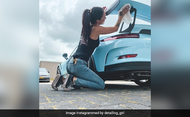 monsoon car care: बारिश में कार में आ रही है अजीब महक, इन्‍हें आजमाने से हो जाएगी छूमंतर