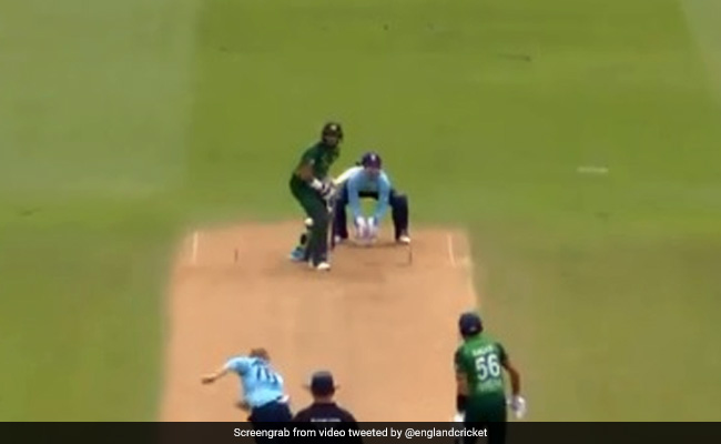इंग्लैंड स्पिनर ने पिच पर गेंद 'नचा' कर किया पाकिस्तानी बल्लेबाज को बोल्ड, इमाम-उल हक सोच में पड़ गए- Video