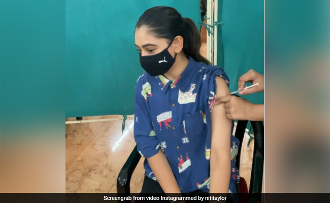 Actress Niti Taylor, Trolled For "Over Acting" In First Vaccine Post, Shares Second With Explainer