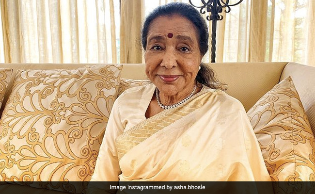 Asha Bhosle hospitalised: आशा भोसले अस्तपाल में भर्ती, 20 भाषाओं में 12,000 से ज्यादा गाने गा चुकी हैं आशा ताई