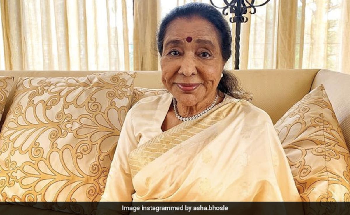 Asha Bhosle hospitalised: आशा भोसले अस्तपाल में भर्ती, 20 भाषाओं में 12,000 से ज्यादा गाने गा चुकी हैं आशा ताई