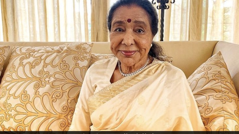 Asha Bhosle hospitalised: आशा भोसले अस्तपाल में भर्ती, 20 भाषाओं में 12,000 से ज्यादा गाने गा चुकी हैं आशा ताई