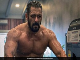 सलमान खान ने जोर-शोर से शुरू की ‘टाइगर 3’ की ट्रेनिंग, जिम में पसीना बहाते हुए शेयर किया Video सलमान खान ने जोर-शोर से शुरू की ‘टाइगर 3’ की ट्रेनिंग, जिम में पसीना बहाते हुए शेयर किया Video