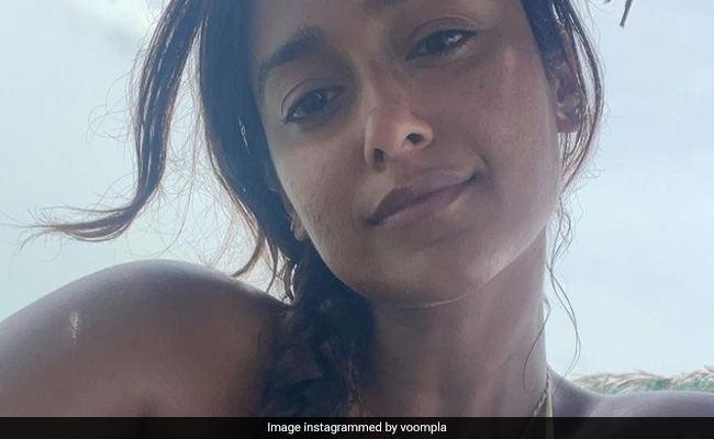 इलियाना डिक्रूज की Photo हुई वायरल, आइलैंड वेकेशन को यूं इंजॉय करती आईं नजर