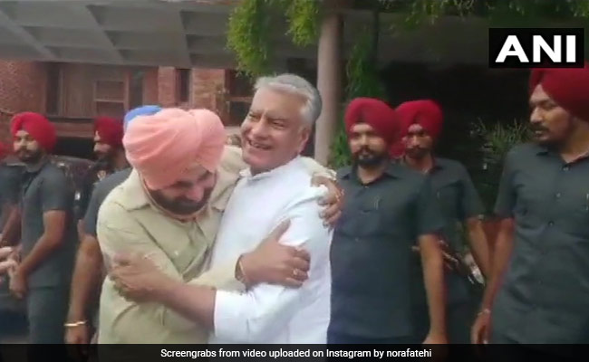 नवजोत सिद्धू या सुनील जाखड़, अब किसके सिर सजेगा पंजाब के CM का ताज?