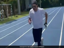64 की उम्र में Anil Kapoor ने ट्रैक पर यूं लगाई दौड़, फैन्स बोले- ओलंपिक में जाने की तैयारी है? 64 की उम्र में Anil Kapoor ने ट्रैक पर यूं लगाई दौड़, फैन्स बोले- ओलंपिक में जाने की तैयारी है?