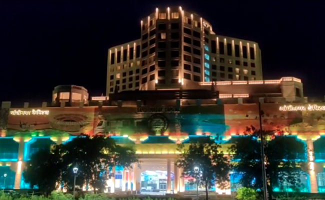 VIDEO: देश में पहली बार रेलवे स्टेशन पर बना फाइव-स्टार होटल, हैरान कर देंगी गांधीनगर के इस होटल की खासियतें