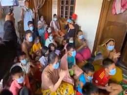 Watch: मीराबाई के पड़ोसियों ने ऐसे किया खुशी का इजहार, वेटलिफ्टर को टोक्यो ओलंपिक में मिला सिल्वर मेडल Watch: मीराबाई के पड़ोसियों ने ऐसे किया खुशी का इजहार, वेटलिफ्टर को टोक्यो ओलंपिक में मिला सिल्वर मेडल