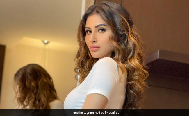 "Rise, Slay And Shine": Mouni Roy's TGIF Routine Prompts Fiery Reaction From Aashka Goradia