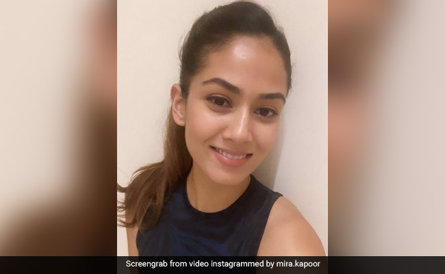 हलासन करने में छूटे मीरा कपूर के पसीने, जानें क्या हैं इस शानदार योग आसन के फायदे