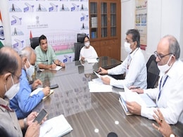 Mamata Banerjee Meets Nitin Gadkari; Discusses Infrastructure Projects In Bengal Mamata Banerjee Meets Nitin Gadkari; Discusses Infrastructure Projects In Bengal