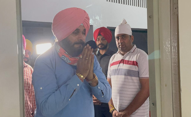 Navjot Sidhu Gets His Way, Amarinder Singh Accepts Rival's New Role