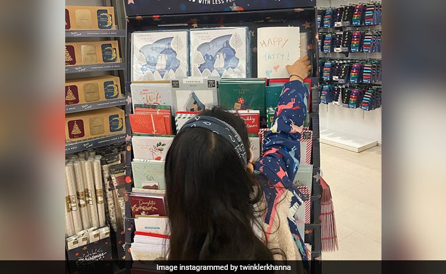 Mischief Managed: Despite Nitara's "Misgivings", Twinkle Khanna Made Her Do This At A Departmental Store
