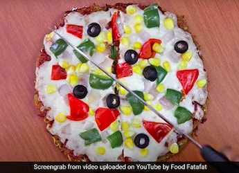 Watch: This No-Oven Maggi Pizza Brings Together The Best Of Both Worlds Watch: This No-Oven Maggi Pizza Brings Together The Best Of Both Worlds