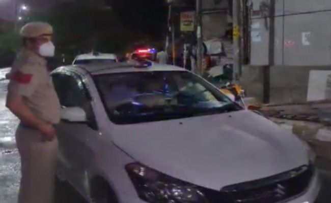 दिल्ली : द्वारका कोर्ट में वकील चैंबर के बाहर चली गोली, एक शख्स की मौत