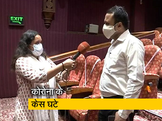 दिल्ली में पूरी क्षमता से चलने लगी मेट्रो और डीटीसी की बसें, सिनेमा हाल खुले