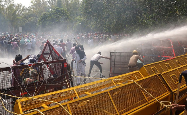 Water Cannons Used On Protesting Teachers Trying To Reach Amarinder Singh's House