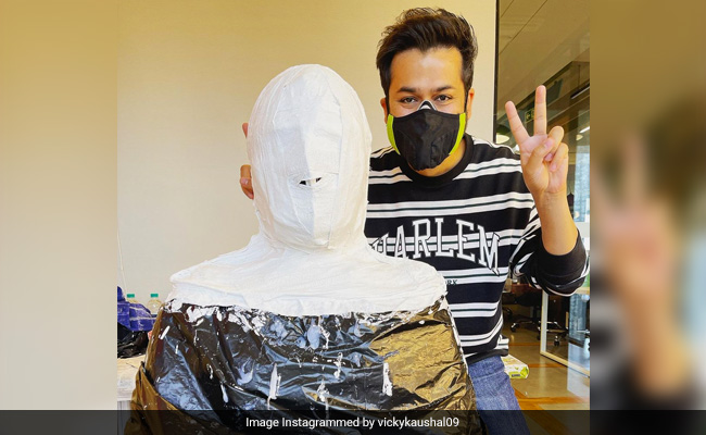 Aditya Dhar Is Really Serious About "Casting" Vicky Kaushal In <i>The Immortal Ashwatthama</i>. See ROFL Pic