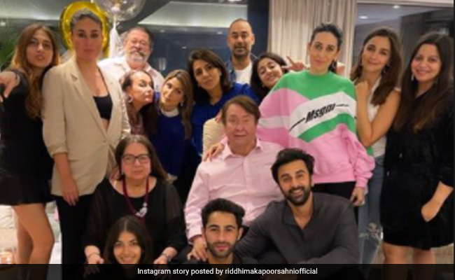 Inside Neetu Kapoor's Birthday Celebrations With Kareena, Ranbir And Other Kapoors. Bonus - Alia Bhatt