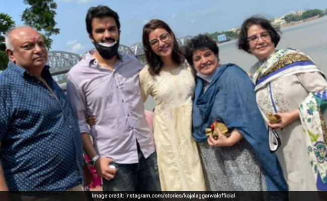 Kajal Aggarwal Visits Dakshineswar Kali Temple With Gautam Kitchlu And Family
