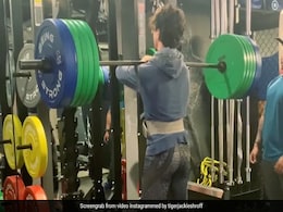 Tiger Shroff ने मीराबाई चानू से इंस्पायर होकर उठाया 140Kg वजन तो पिता का यूं आया कमेंट...देखें Video Tiger Shroff ने मीराबाई चानू से इंस्पायर होकर उठाया 140Kg वजन तो पिता का यूं आया कमेंट...देखें Video