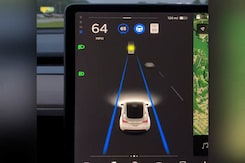 Video: Tesla Autopilot Features Mistakes Moon For Traffic Light Video: Tesla Autopilot Features Mistakes Moon For Traffic Light