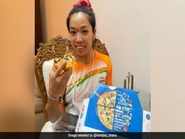 मीराबाई चानू के घर Domino's ने भिजवाया पिज्जा, महिला वेटलिफ्टर ने ऐसे किया रिएक्ट, देखें Photos मीराबाई चानू के घर Domino's ने भिजवाया पिज्जा, महिला वेटलिफ्टर ने ऐसे किया रिएक्ट, देखें Photos