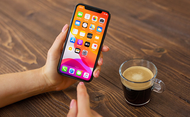 Amazon Prime Day 2021: From Apple To Oneplus, These Sleek, Best-Selling Smartphones Are Now Up For Grabs At Up To 40% Off
