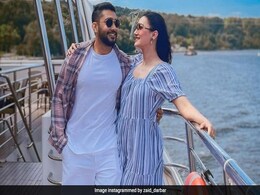 गौहर खान के इंस्टाग्राम पर हुए 5 मिलियन फॉलोअर्स, पति जैद दरबार ने फोटो शेयर कर अनोखे अंदाज में दी बधाई गौहर खान के इंस्टाग्राम पर हुए 5 मिलियन फॉलोअर्स, पति जैद दरबार ने फोटो शेयर कर अनोखे अंदाज में दी बधाई