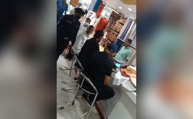 क्या 'शपथग्रहण' की तैयारी में कुर्ता खरीद रहे पशुपति कुमार पारस, पूछा तो बोले - राज़ को राज़ रहने दो