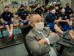 1964 Tokyo Games Weightlifting Legend Watches Niece's Olympic Attempt