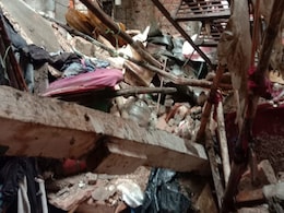 दिल्ली के कबीर नगर में इमारत गिरने से दो की मौत, एक की हालत गंभीर दिल्ली के कबीर नगर में इमारत गिरने से दो की मौत, एक की हालत गंभीर