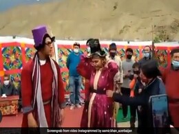 आमिर खान और किरण राव 'लाल सिंह चड्ढा' के सेट पर डांस करते आए नजर, देखें Video आमिर खान और किरण राव 'लाल सिंह चड्ढा' के सेट पर डांस करते आए नजर, देखें Video