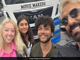 अर्जुन रामपाल बेटी माहिका और उनके दोस्तों के साथ लंदन में करते दिखे मस्ती, वायरल हुईं Photos अर्जुन रामपाल बेटी माहिका और उनके दोस्तों के साथ लंदन में करते दिखे मस्ती, वायरल हुईं Photos