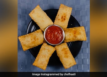 How To Make Restaurant-Style Pizza McPuff At Home How To Make Restaurant-Style Pizza McPuff At Home