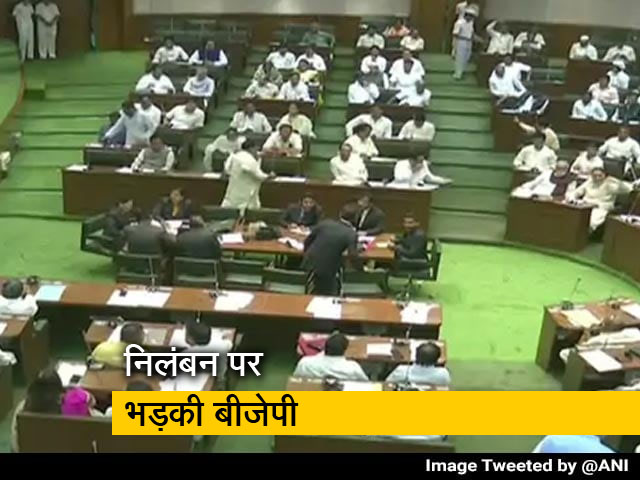 महाराष्ट्र: 12 MLA एक साल के लिए सस्पेंड, भड़की बीजेपी