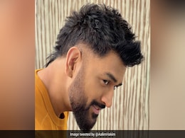 MS Dhoni ने फिर से बदला अपना लुक, सोशल मीडिया पर छाईं ‘कैप्टन कूल’ के नए हेयरस्टाइल की तस्वीरें MS Dhoni ने फिर से बदला अपना लुक, सोशल मीडिया पर छाईं ‘कैप्टन कूल’ के नए हेयरस्टाइल की तस्वीरें