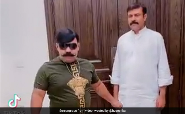 शख्स का हमशक्ल बन उसी के सामने दूसरे शख्स ने किया कुछ ऐसा, हर्ष गोयनका बोले- ‘आ गई TikTok की याद’ - देखें Video